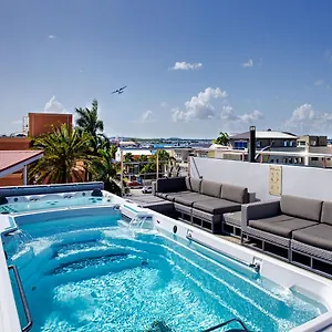 Commodore Hotel Simpson Bay